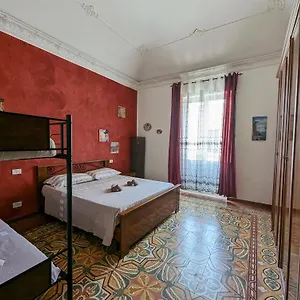 https://il-cortile-siciliano-apartments.sicilyhotelsitaly.net